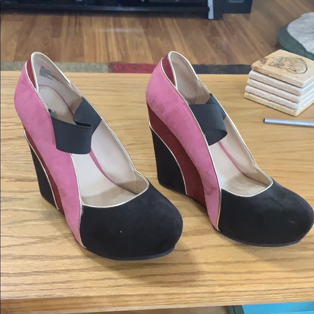 Close to new wedges